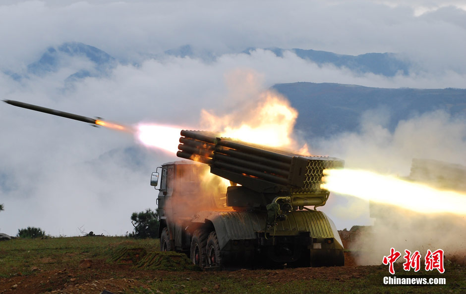 成都军区驻滇炮兵"精炼"山岳丛林战