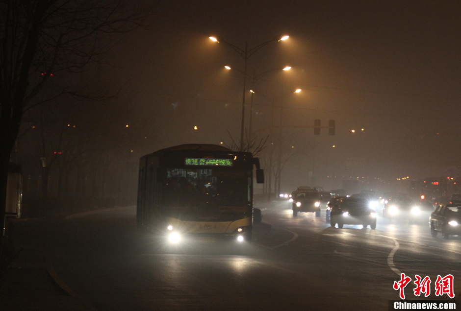 北京又遇雾霾天 再发大雾黄色预警
