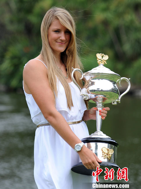 澳网女单冠军阿扎伦卡拍写真 清新自然如邻家女孩