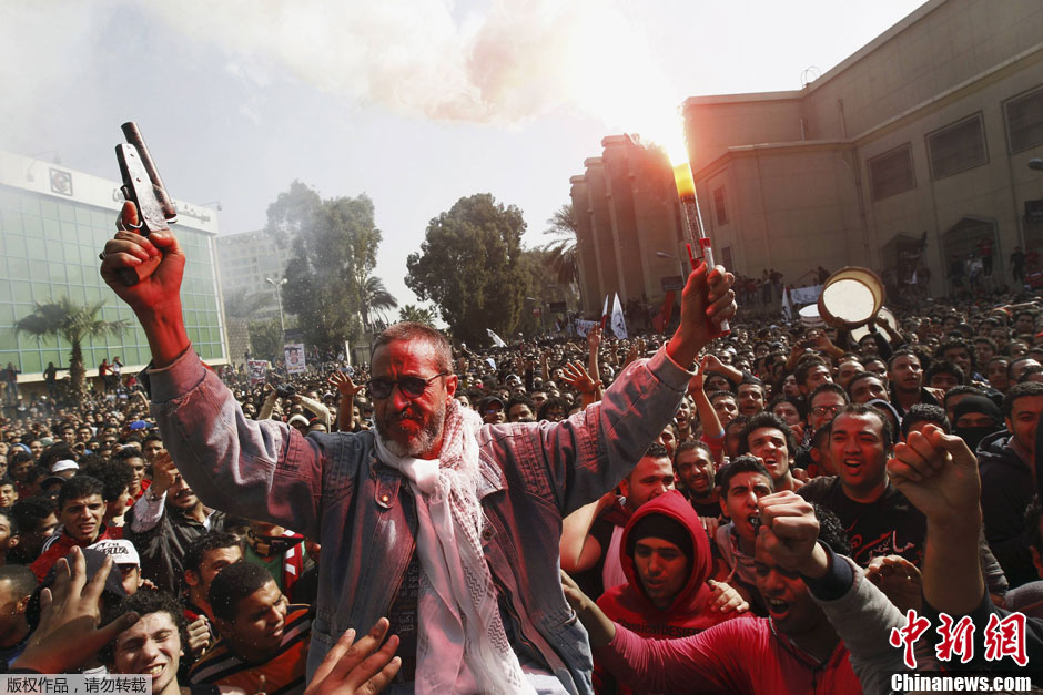 埃及足球骚乱案判决引发街头冲突 数百人死伤