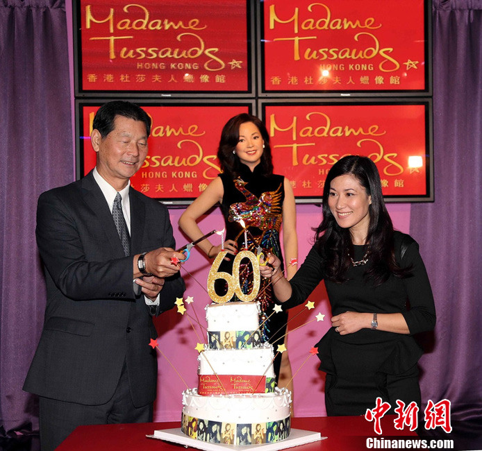 邓丽君60周年冥寿蜡像换新衣 将出传记获林青霞写序