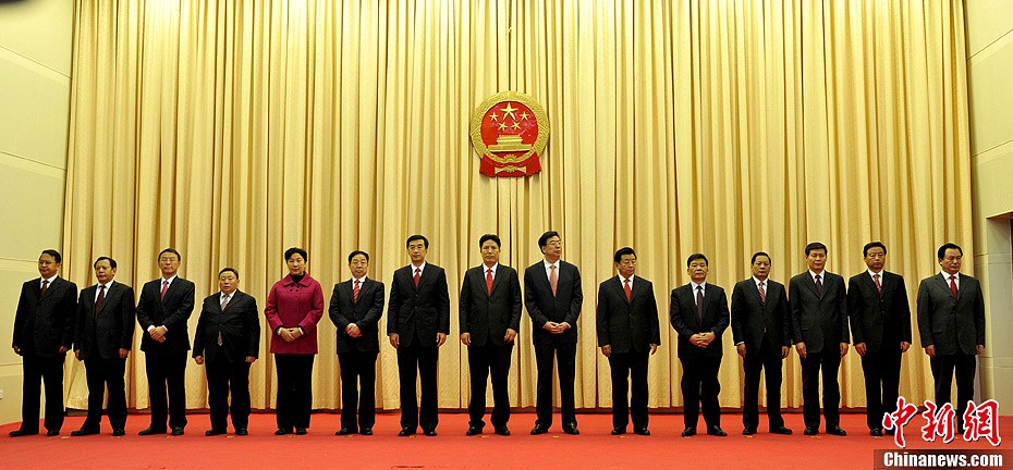 西藏自治区新一届政府领导集体亮相