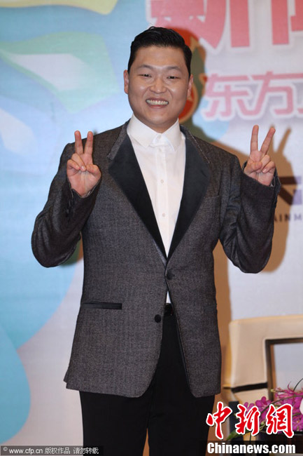 鸟叔现身上海加盟海派春晚