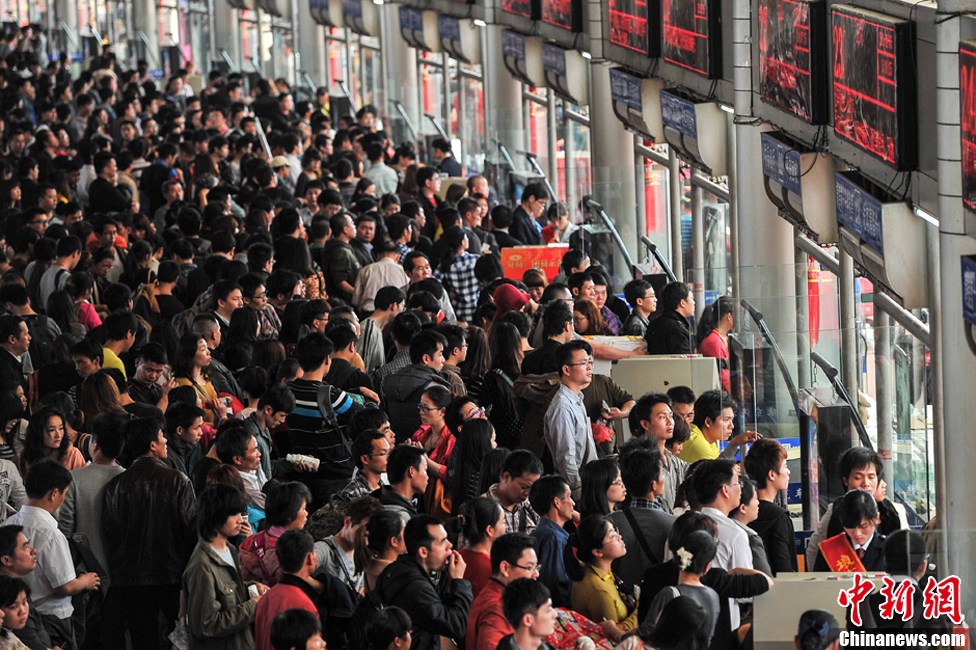 春运高峰来临 车站人满为患