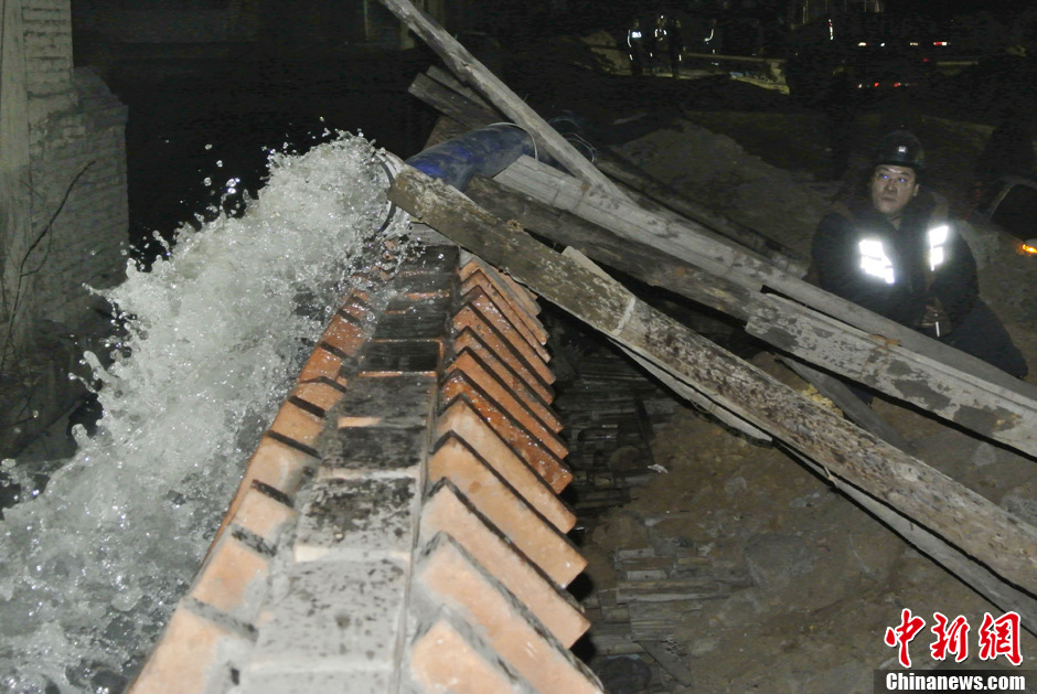 山西阳泉透水盗采煤矿排水顺利进行