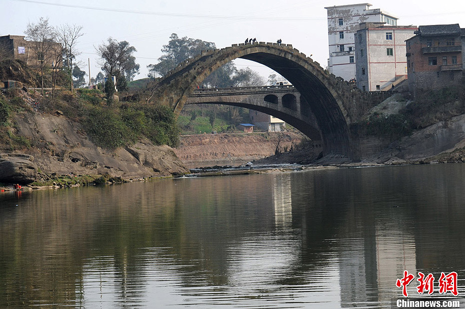 四川达县百年老桥仍正常使用 被称"最美拱桥" (4/5)