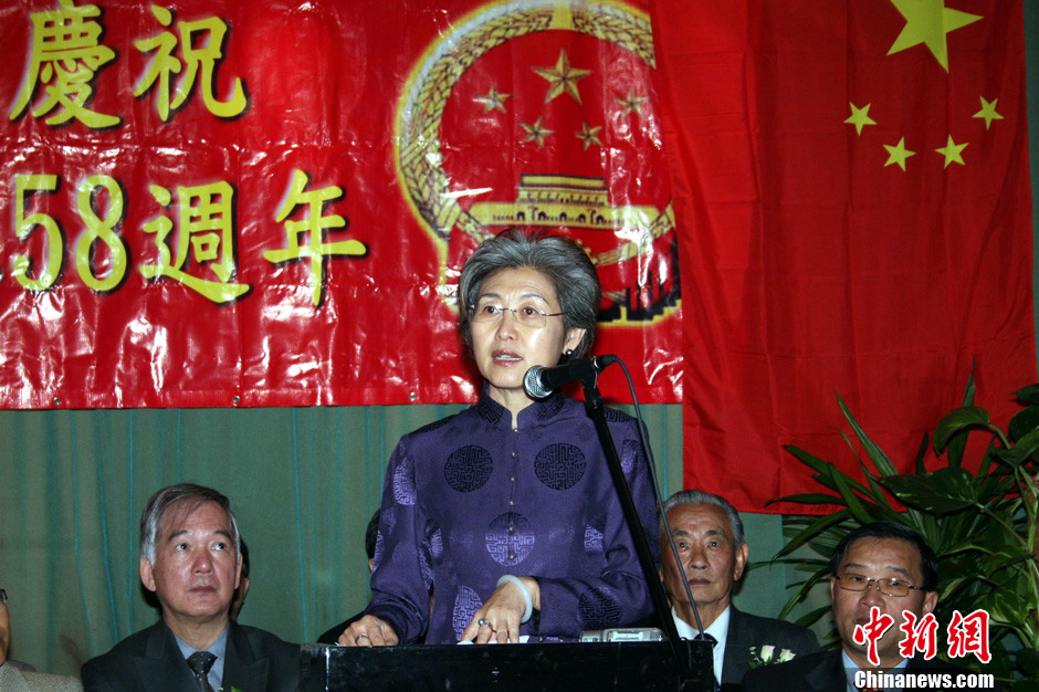 傅莹:从首位少数民族女副外长到人大新闻发言人