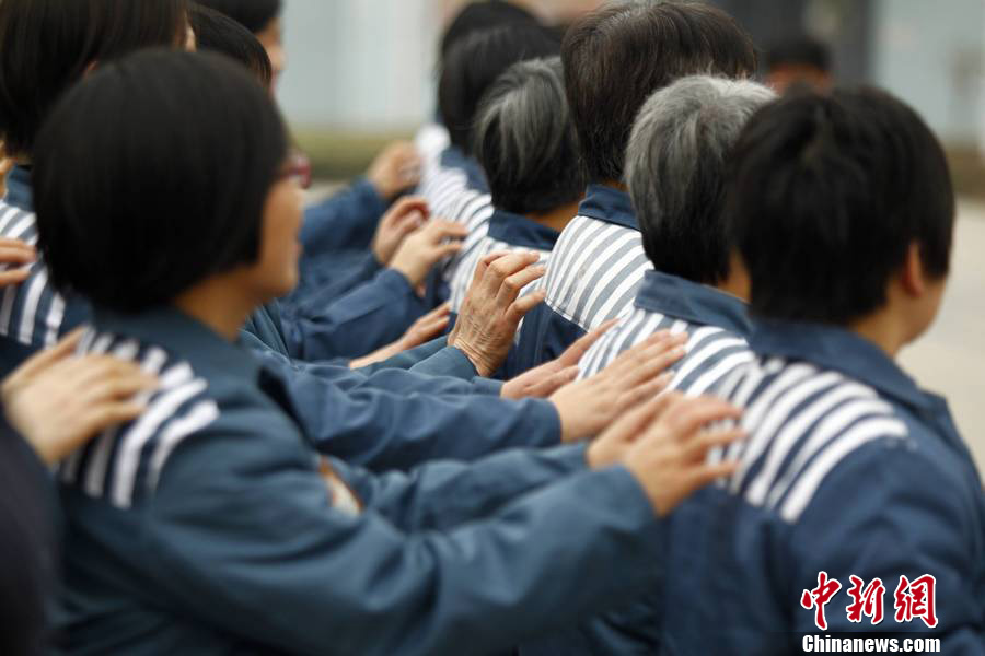 迎妇女节河南女子监狱组织女犯做心理游戏