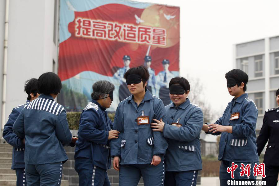 迎妇女节河南女子监狱组织女犯做心理游戏