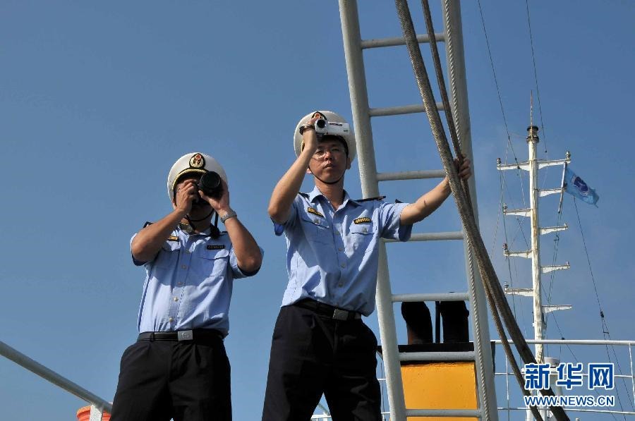 中国海监在西沙驱离两艘越南非法越境捕捞渔船