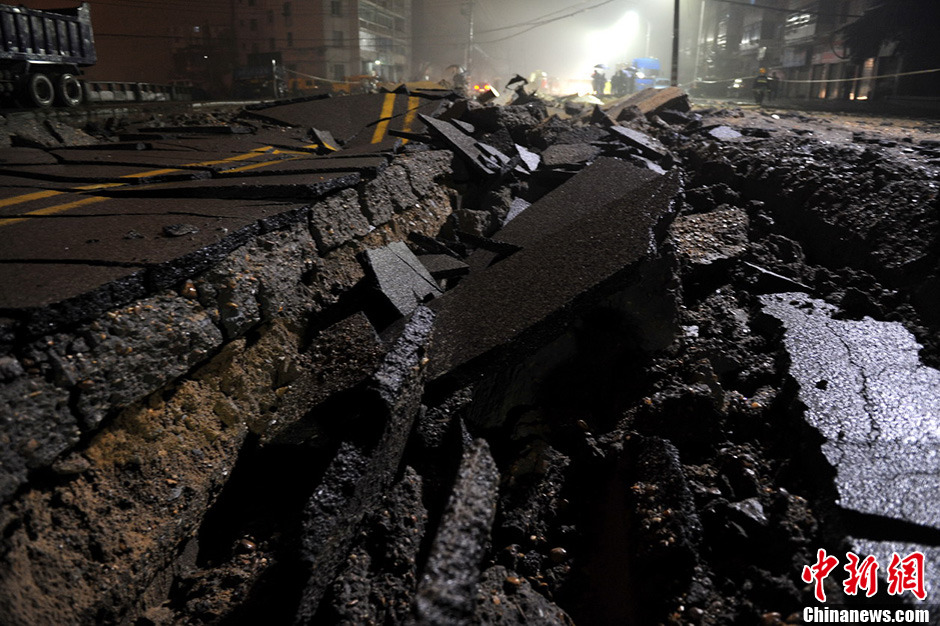 【转载】江西南昌地下管道爆炸 百米路面炸裂