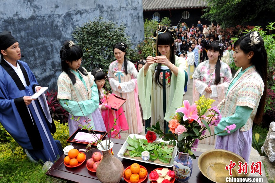 福建汉服爱好者花朝节祭拜花神