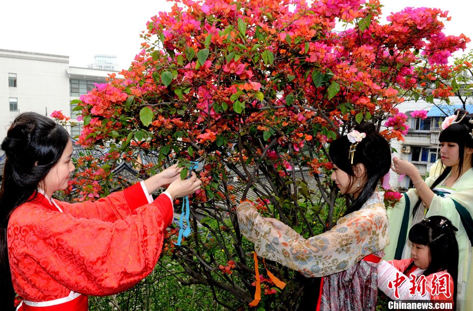 福建汉服爱好者花朝节祭拜花神