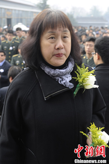 老女排队员张蓉芳送别陈招娣