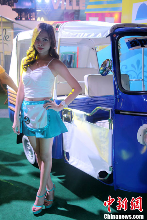 靓丽模特助阵菲律宾马尼拉车展