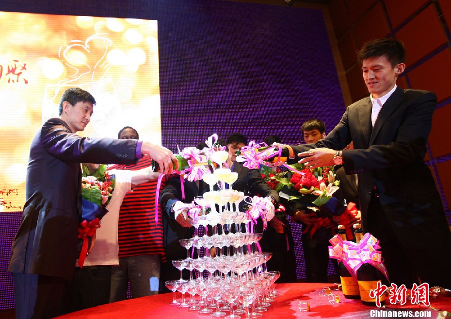 广东宏远举行夺冠庆功宴