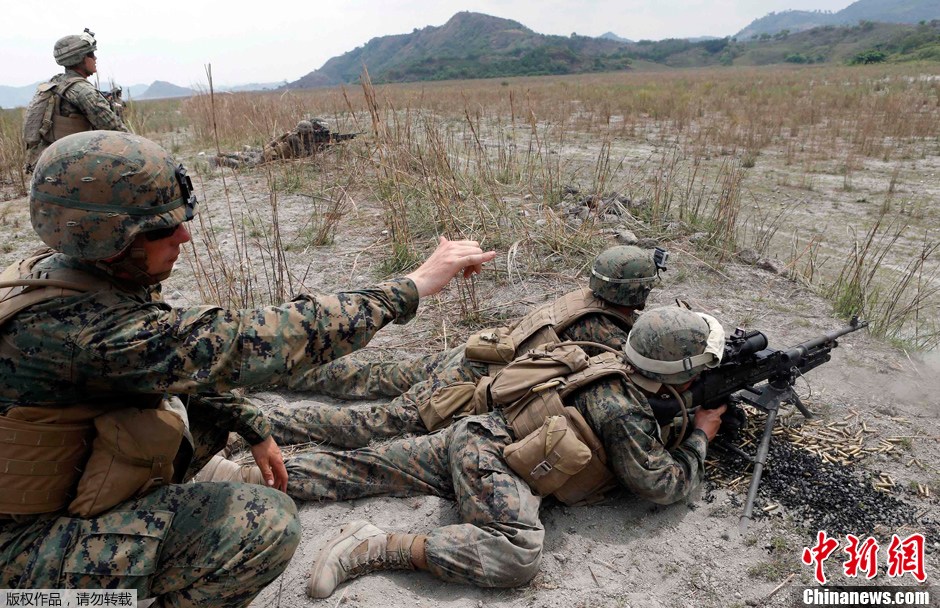 美国与菲律宾举行肩并肩联合军演