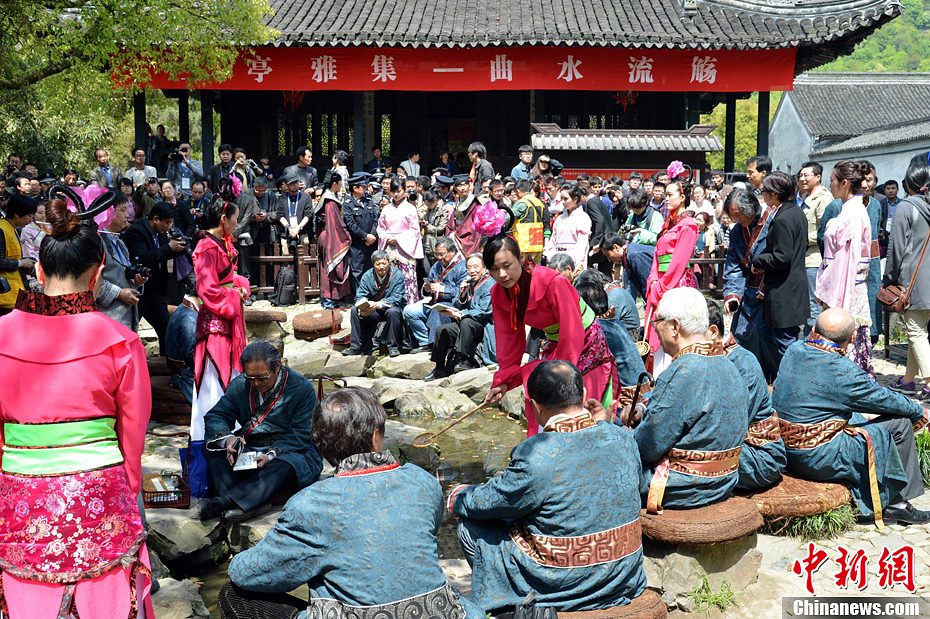 第29届中国兰亭书法节举行文人雅聚曲水流觞