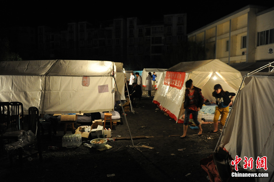 芦山地震救治点宁静的夜晚