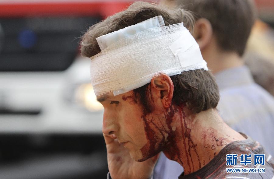 捷克首都一居民楼爆炸致50多人受伤 (5/5)