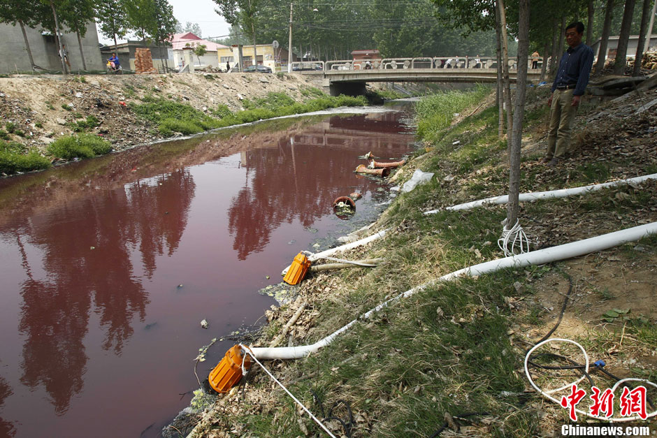 河南新乡西孟姜女河河水泛红变血河