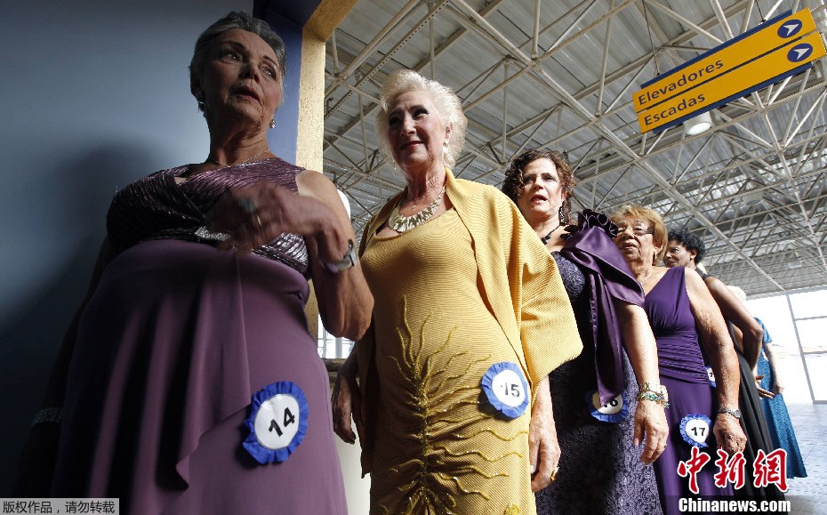 巴西举办老奶奶选美比赛 65岁"佳丽"摘桂冠