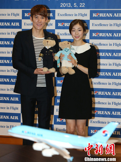 金妍儿携朴泰桓出席代言活动 俊男美女齐上阵光彩夺目