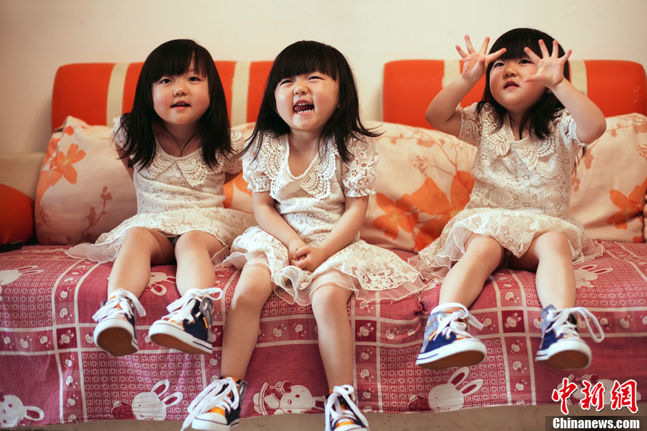 四川阆中抗癌妈妈李舒的可爱的三胞胎女儿.