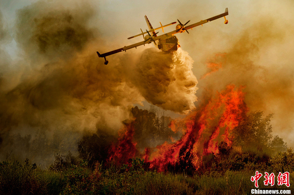 直升机灭火震撼场景 宛如置身灾难大片