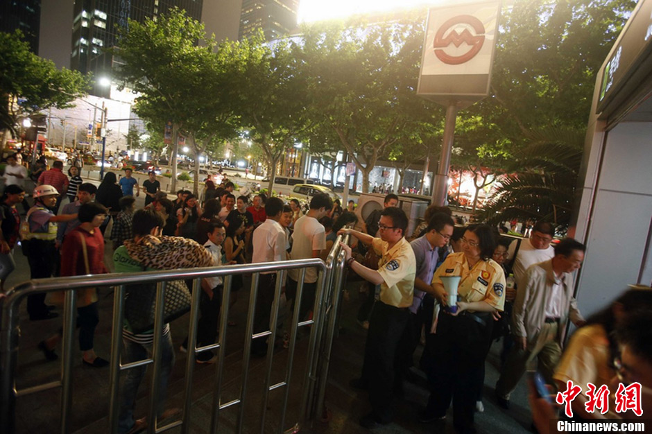 上海夜间突发大面积停电地铁2号线运营受阻