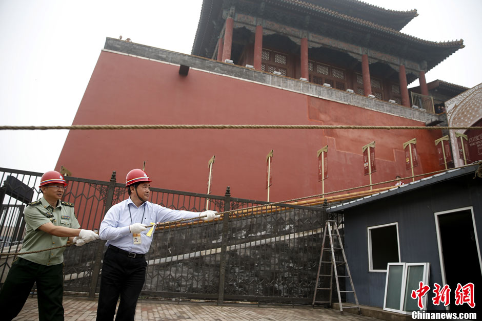 故宫博物院拆除彩钢房 院长单霁翔亲自上阵