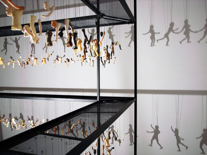 韩国艺术家借光影将肢解人体做成完整春宫图