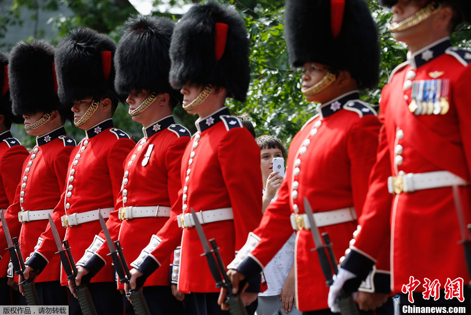 加拿大仪仗队接受年度检阅
