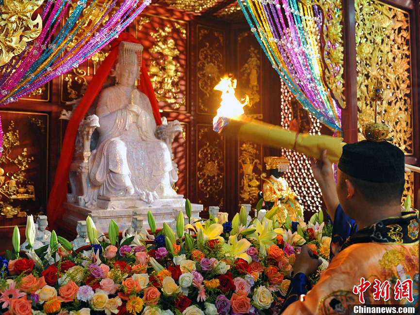 世界最大翡翠妈祖神像开光