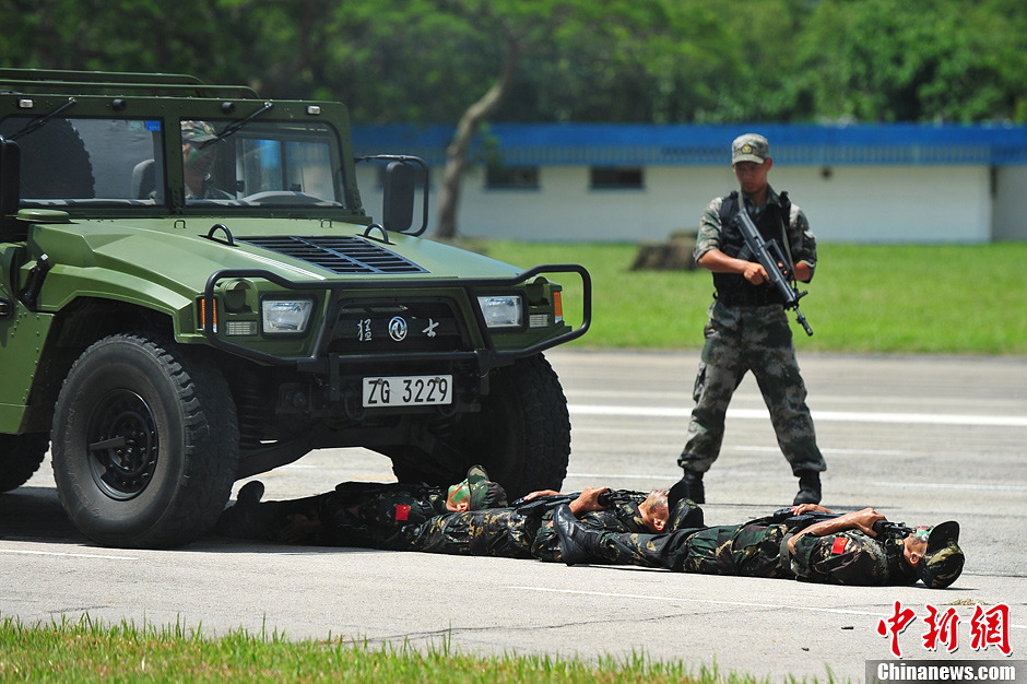 解放军驻香港部队石岗军营举行开放日