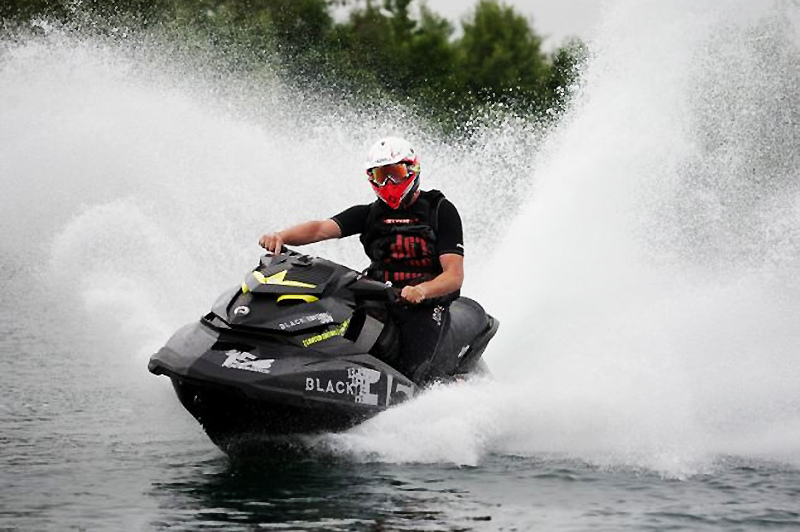 英限量版水上摩托时速媲美保时捷911 仅售100台 (7/8)