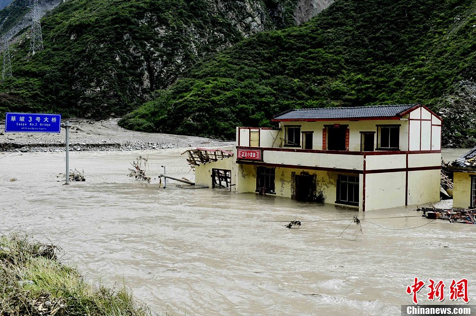 直击特大山洪泥石流灾害后的都汶高速及213国道