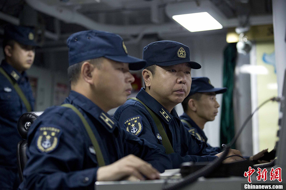 北海舰队远海训练编队进行编队运动训练