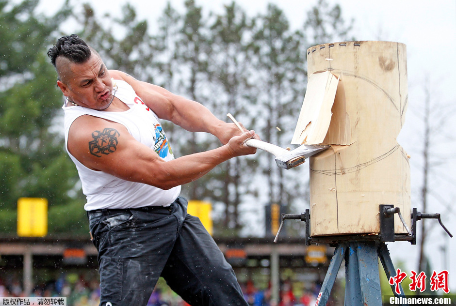 美举行伐木工人世界锦标赛 "大力士"一展身手