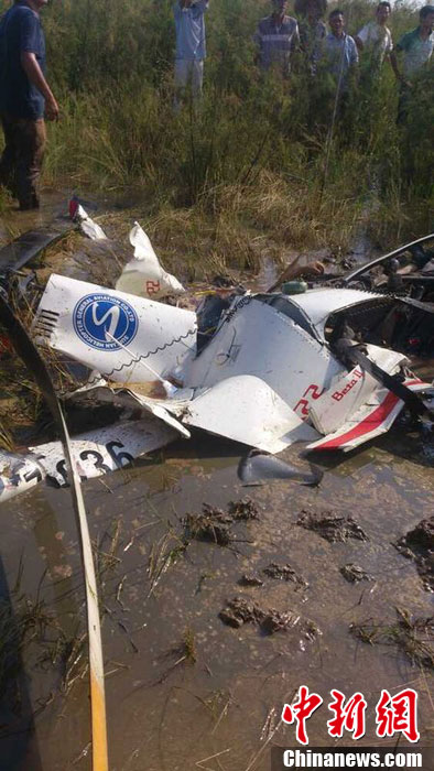 广州飞机坠落图片