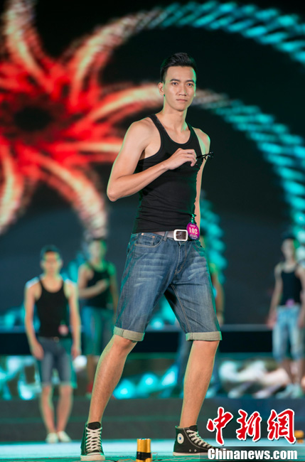 精功模特全国总决赛 男模休闲装帅气十足