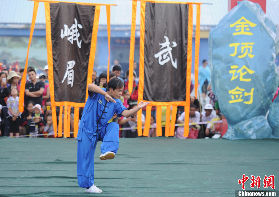 武功高手金顶对决争夺"峨眉功夫王"