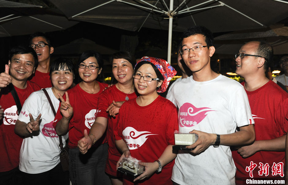 海峡两岸近200位单身青年七夕相聚高雄