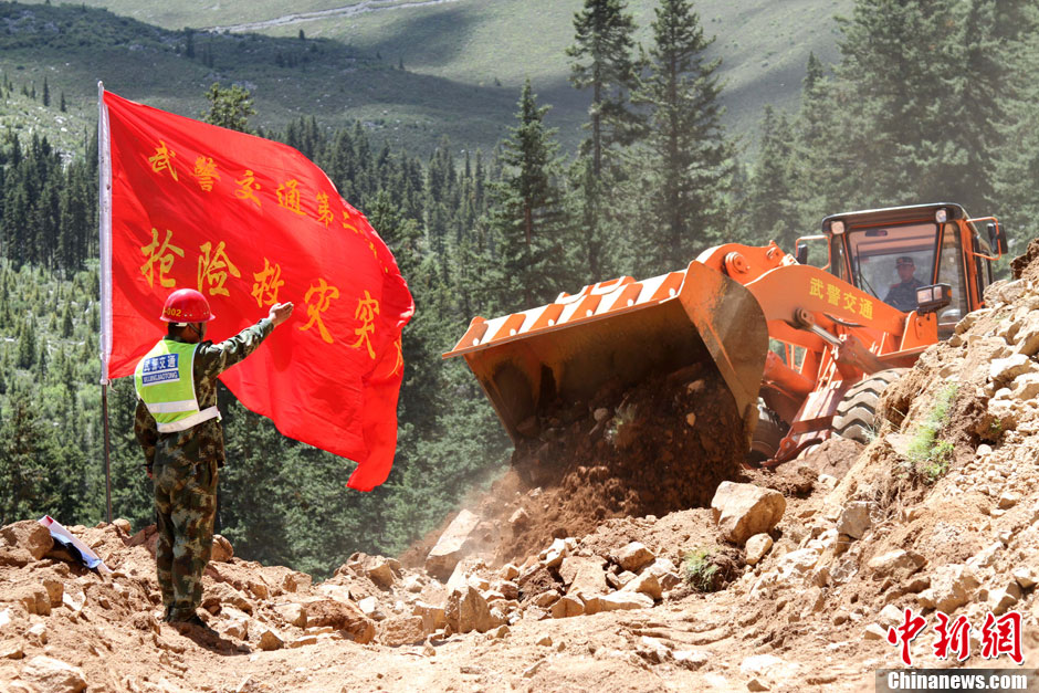 武警交通部队全力抢通西藏昌都地震救援"生命线"