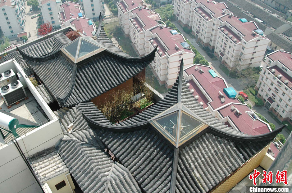 苏州高楼楼顶现园林式别墅飞檐翘角似拙政园