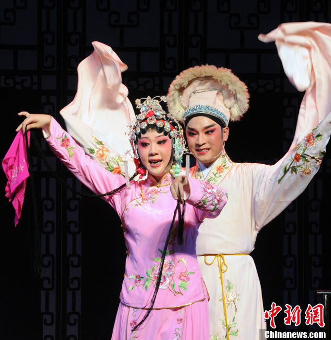 三朵"梅花"同台献演闽剧《梅玉配》