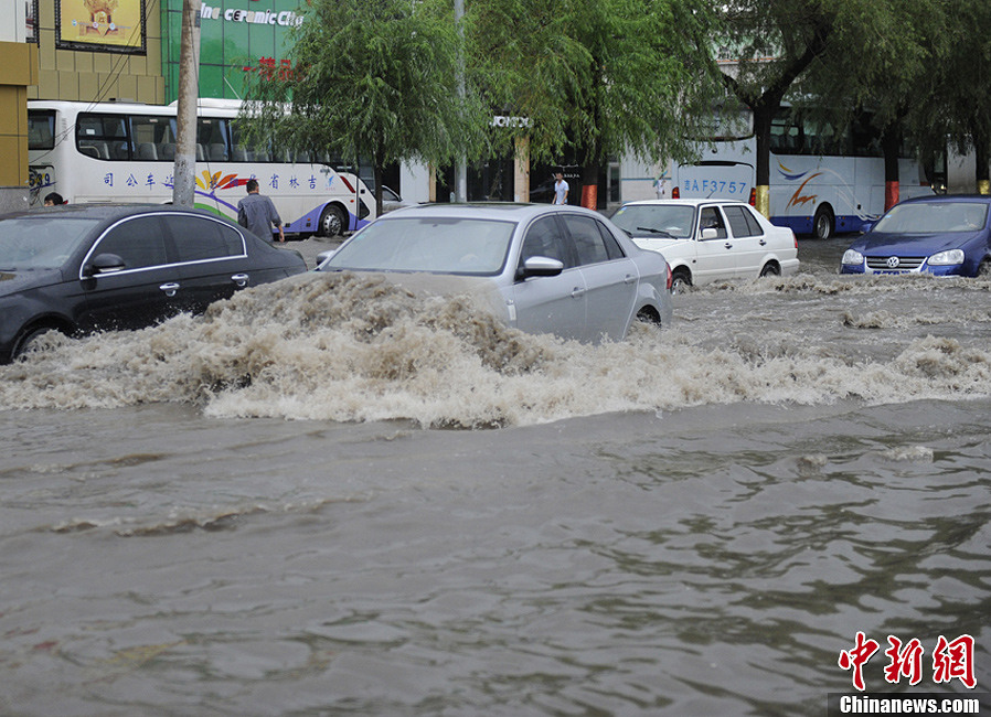 长春暴雨引发城市内涝