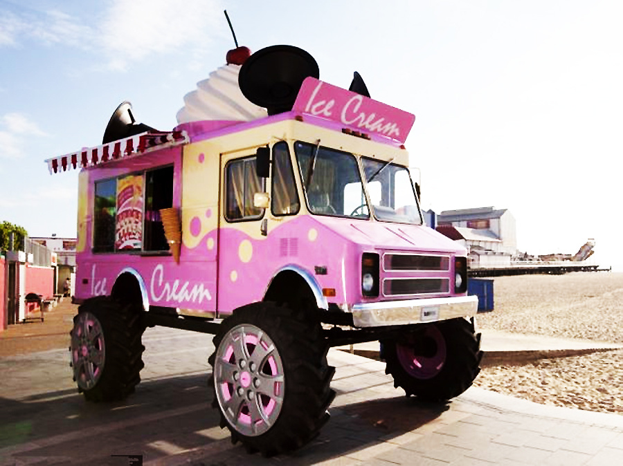 英巨型冰淇淋车免费派送超大甜筒需双臂环抱捧食44