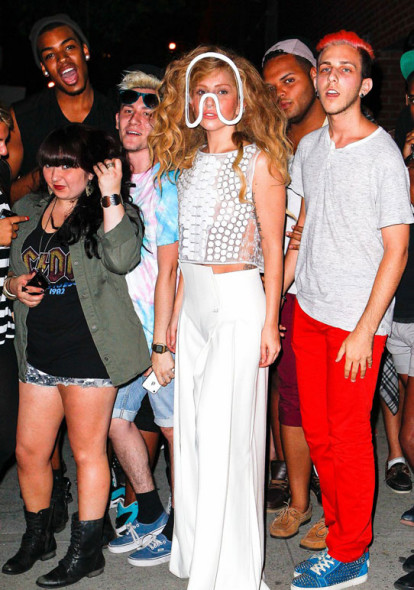 据外电8月21日报道,美国百变天后lady gaga的最新单曲尽管因黑客事件