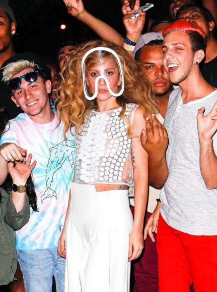 据外电8月21日报道,美国百变天后lady gaga的最新单曲尽管因黑客事件